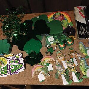 ST. PATRICK'S DAY LOT BEISTLE HONEYCOMB DECORATIONS LIGHT UP GLASSES BANNER TOYS